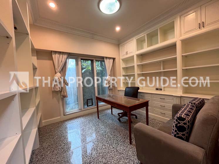 House with Shared Pool in Bangnatrad 